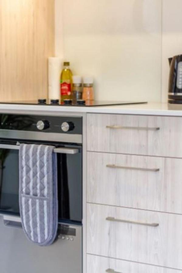 Serenity In The Centre: 2 Bed 2 Bath Christchurch Extérieur photo