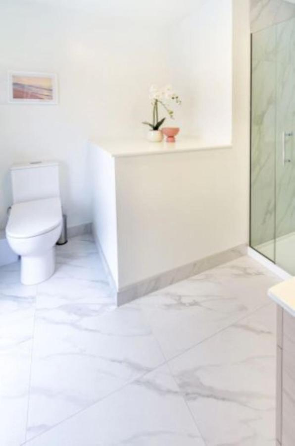 Serenity In The Centre: 2 Bed 2 Bath Christchurch Extérieur photo