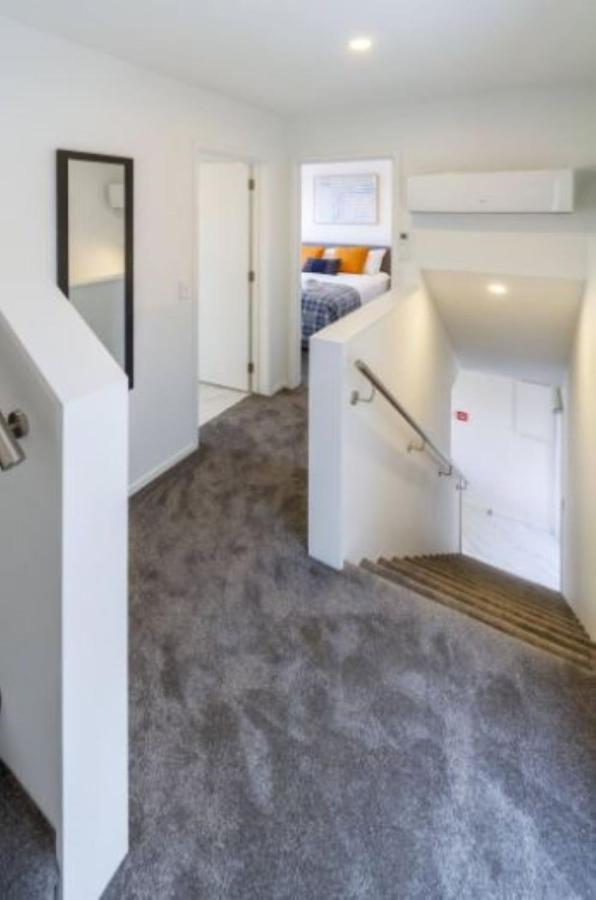 Serenity In The Centre: 2 Bed 2 Bath Christchurch Extérieur photo